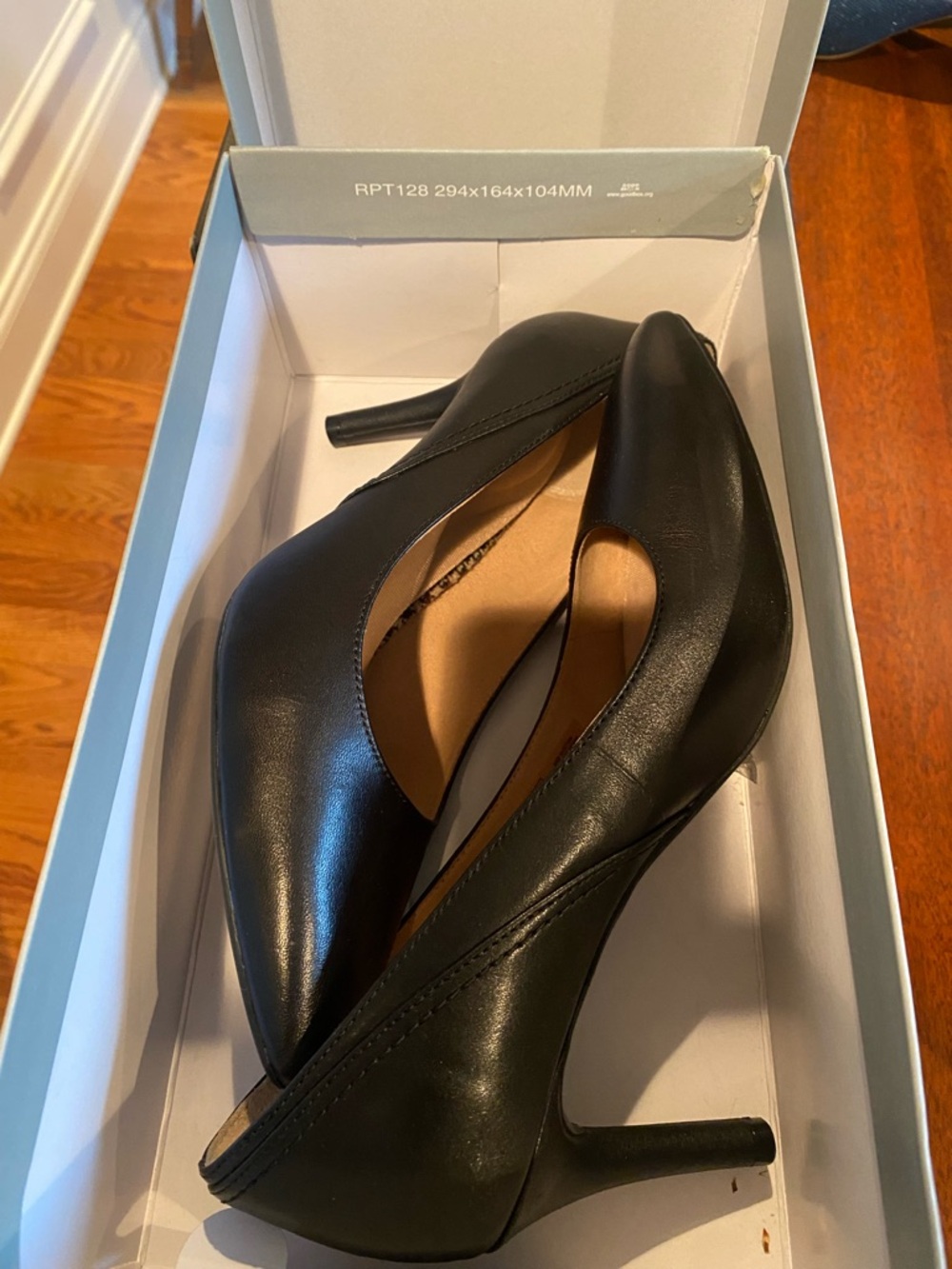 Rockport Black Pointed-Toe Leather Heels